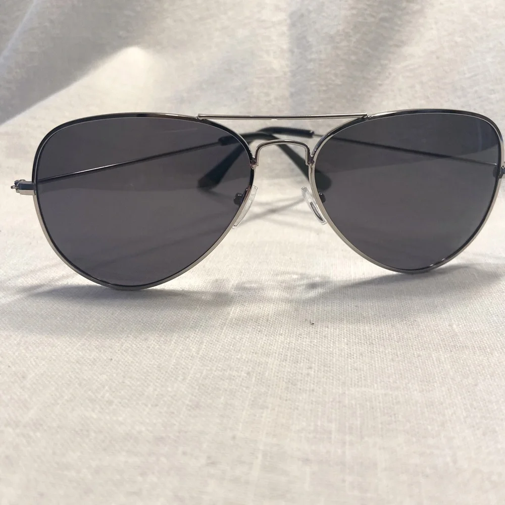 Men’s or Women’s Aviator Silver Frame Sunglasses Grey Lens brand New! With Case - Picture 2 of 5